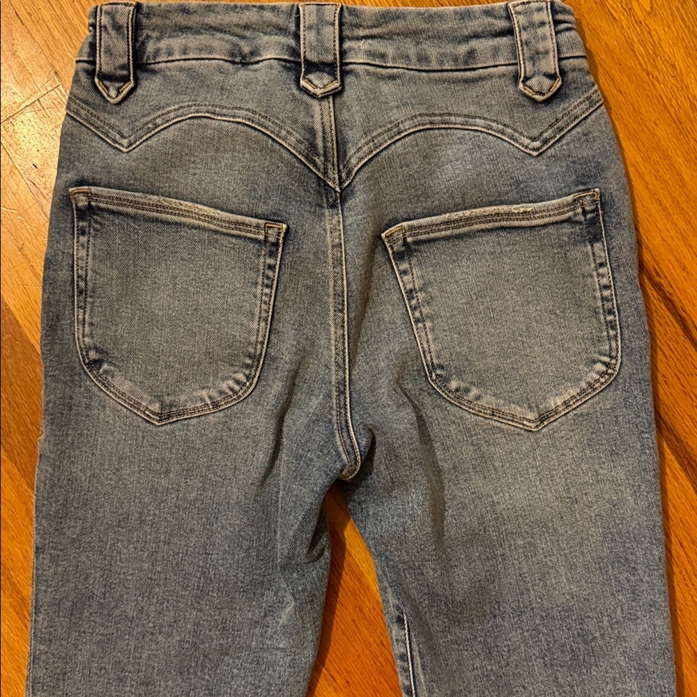 Good American Good Legs Straight Jeans - Picture 7 of 8